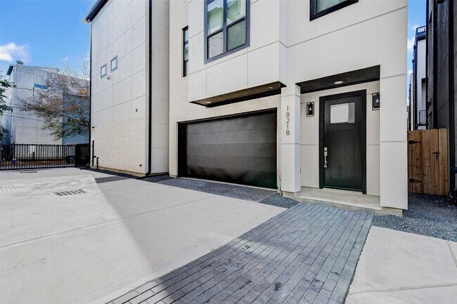 Building Photo - 1821 Prospect St