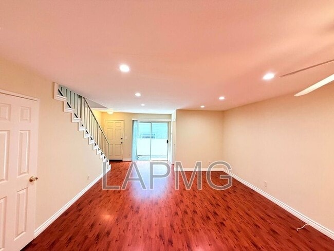 Building Photo - 12251 Moorpark St