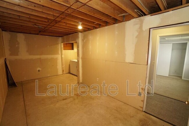 Building Photo - 18971 E Chaffee Pl