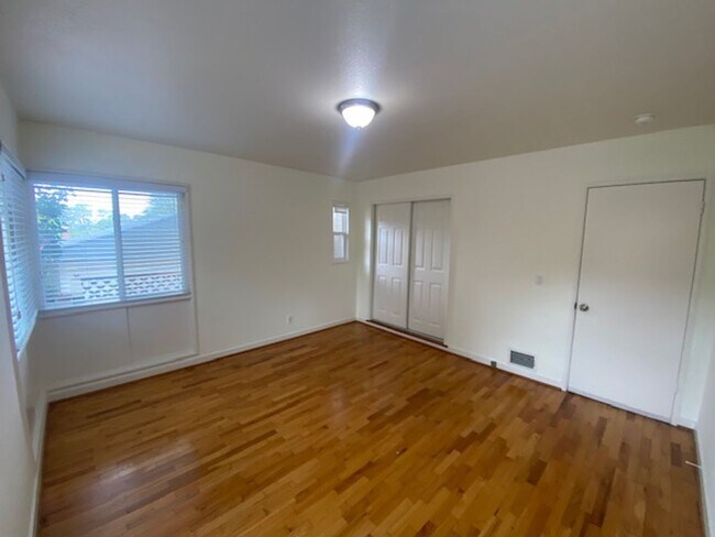 Building Photo - 340 Bishop Ave