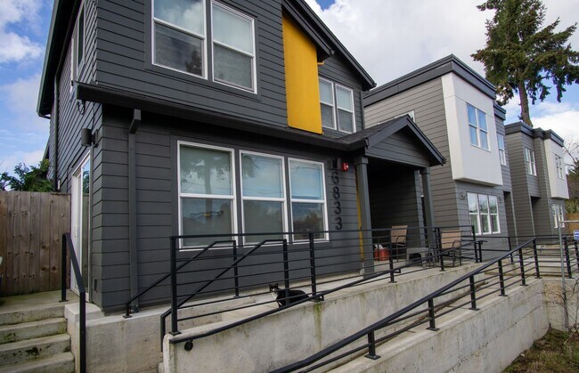 Building Photo - Contemporary 1-Bedroom Flat w/ DW + W/D Ready Late August!