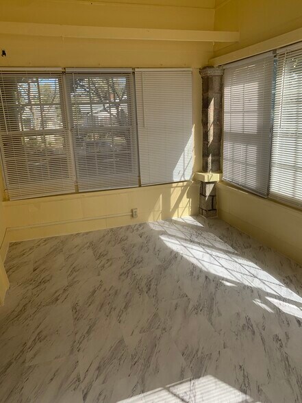 Building Photo - 2210 Dellwood Ave