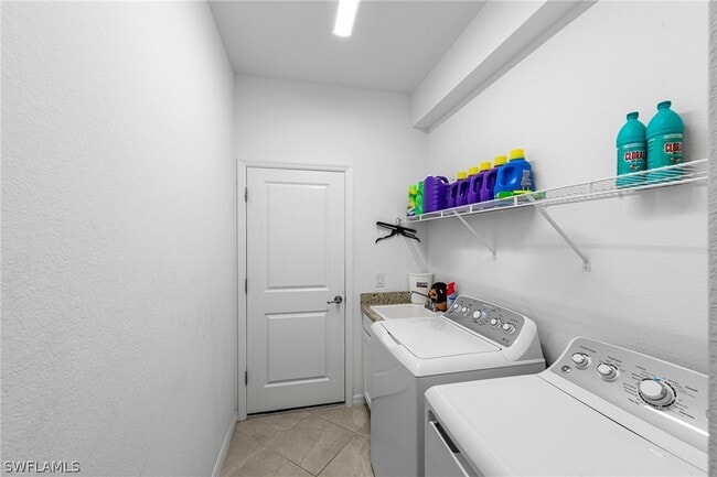 Building Photo - 3257 Altimira Dr