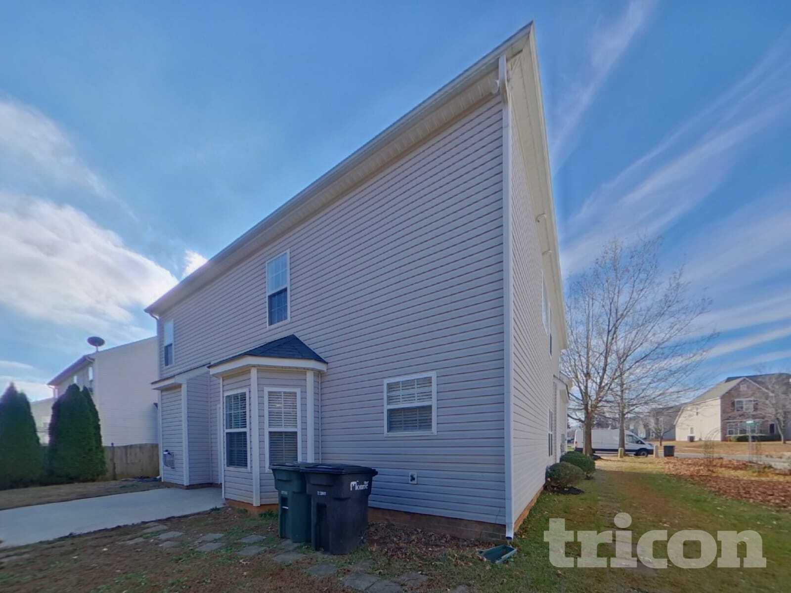 Building Photo - 1001 Southridge Dr