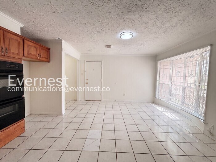 Building Photo - 10938 MacKenzie Dr