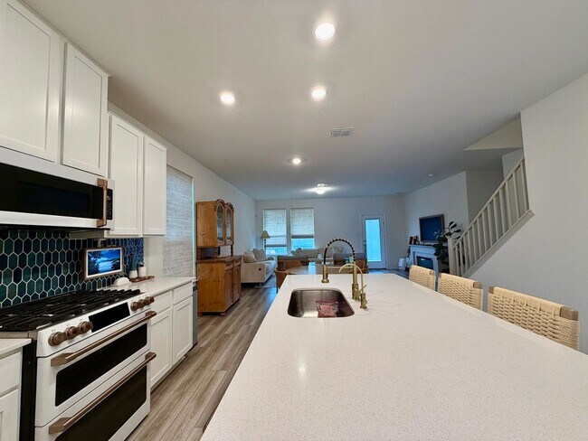 Building Photo - Exceptional 4BR, 3BA Home in Desirable Knox Ridge