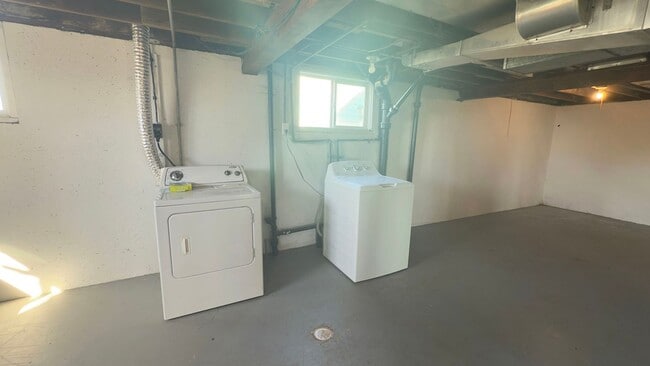 Building Photo - 627 W Marine Dr
