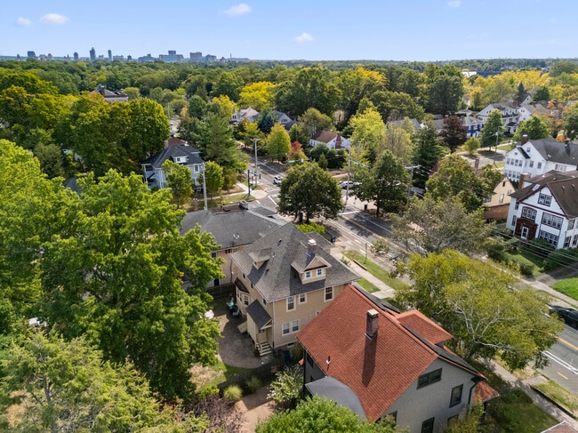 Building Photo - 809 Edgewood Ave