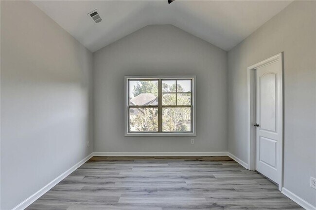 Building Photo - 4032 Ridge Grove Way