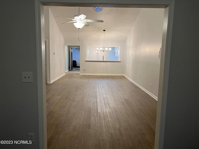 Building Photo - 607 Sunset Oaks Ln