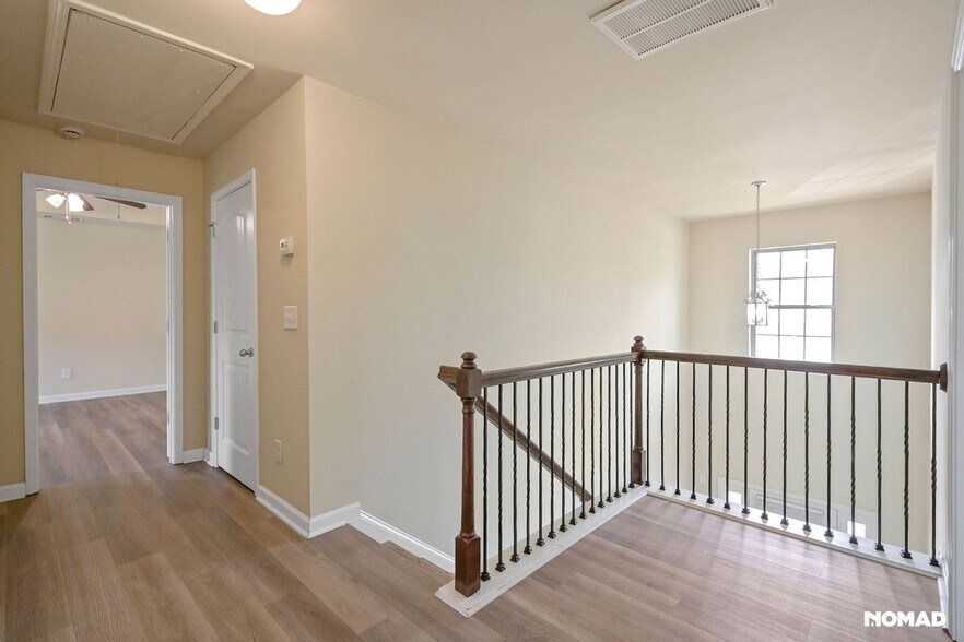Building Photo - 813 Golden Isles Dr