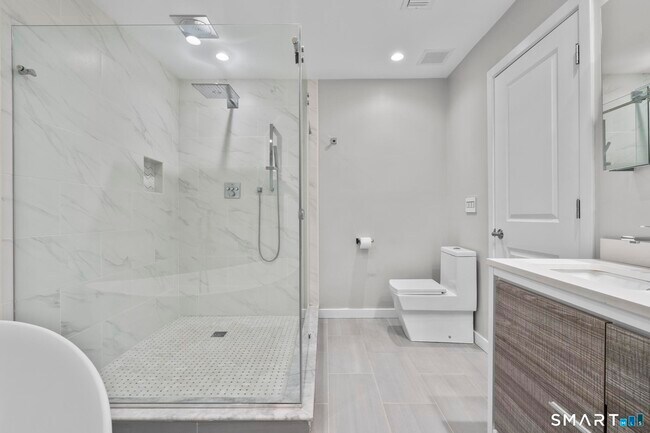 Building Photo - 95 Harbour Close