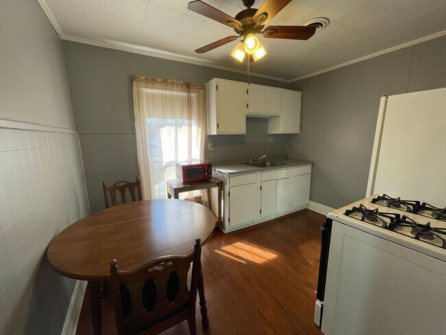 Building Photo - 643 1/2-580-582 State St