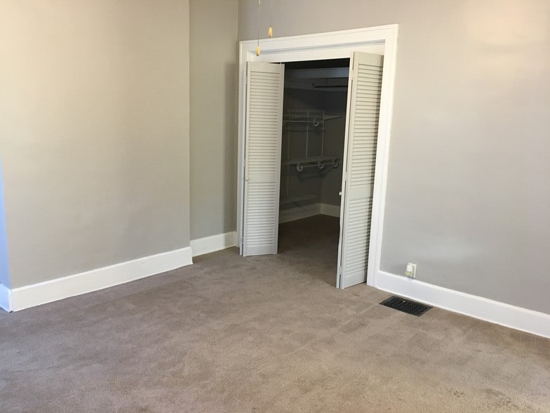 Bedroom - 3945 Lindley Ave