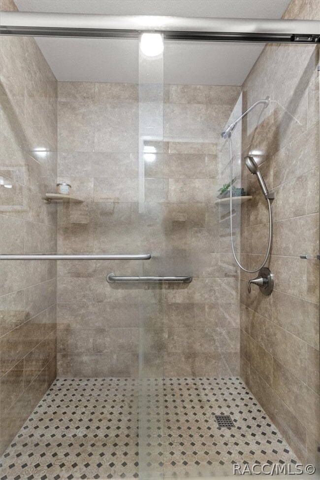 Building Photo - 615 W Rexford Dr