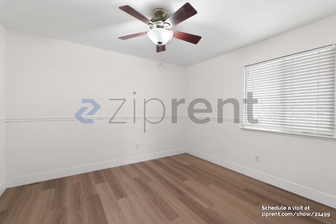 Building Photo - Unit