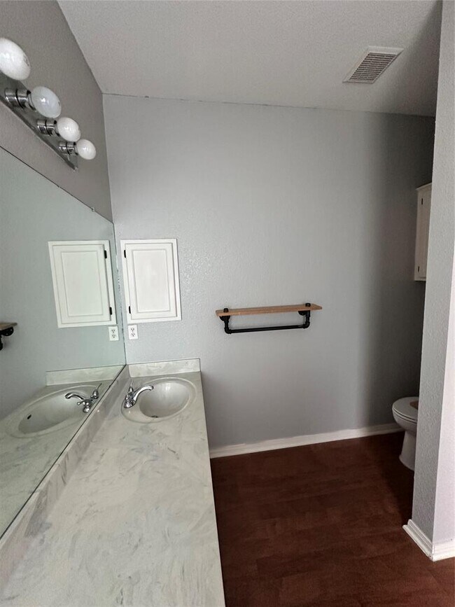 Building Photo - 4500 Silverstone Dr
