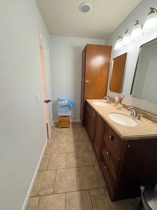 Building Photo - Beautiful single story home in Anaheim Hills. MUST SEE