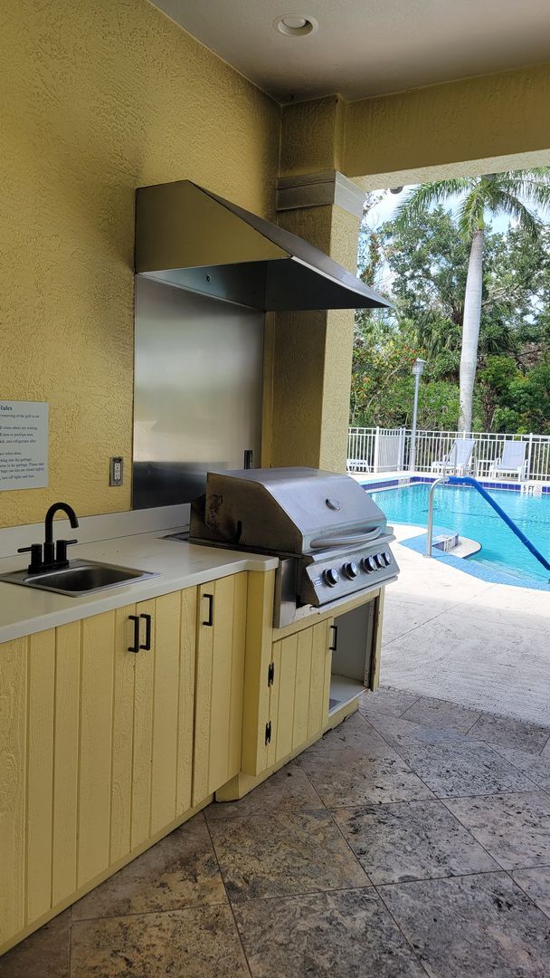 Building Photo - ANNUAL UNFURNISHED 2 bed 2 bath ground flo...