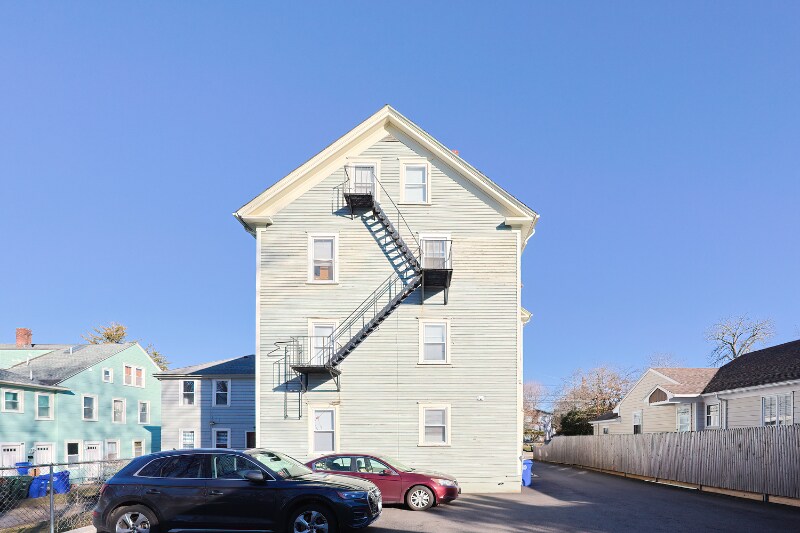 Building Photo - 327 High St