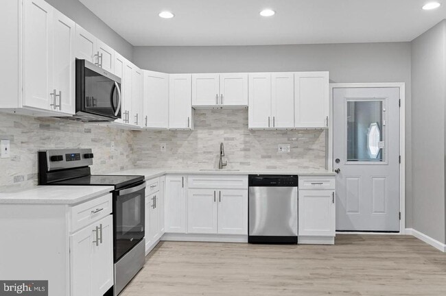 Building Photo - 809 Pontiac Ave