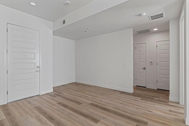 Building Photo - 7300 E Earll Dr