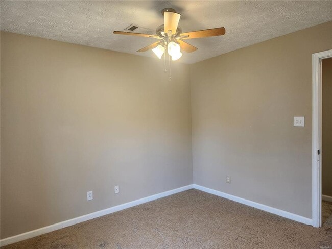 Building Photo - 812 Joan Ln