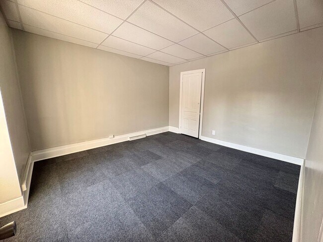 Building Photo - 22 E Jackson St