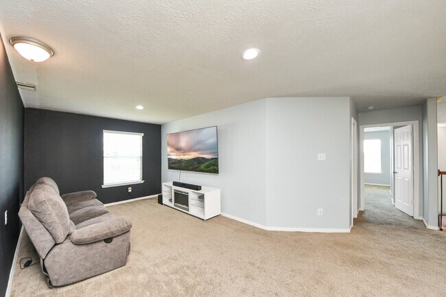 Building Photo - 8602 Briar Oaks Ln