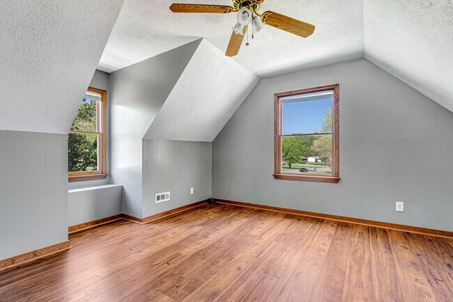 Building Photo - 421 Evanrude Ln