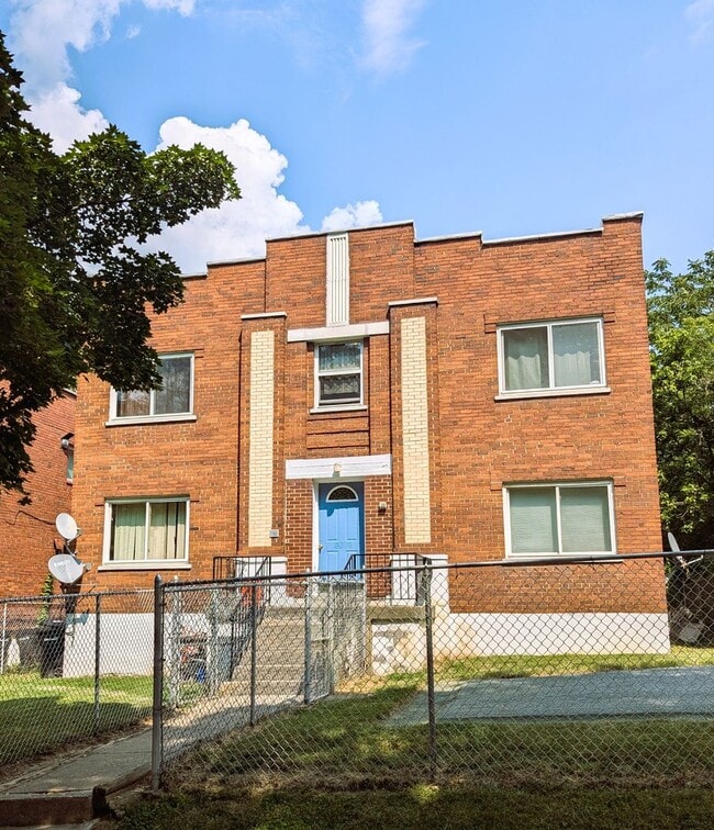 Building Photo - 5014 Lillian Dr