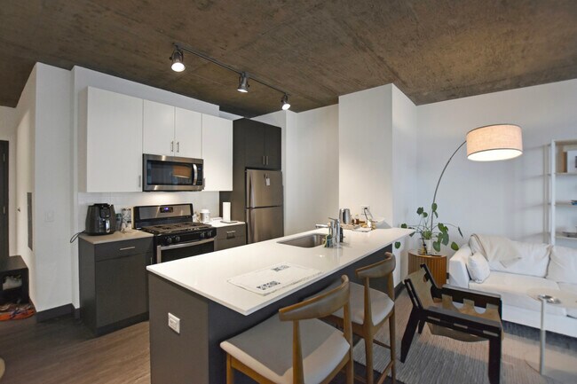 Building Photo - 60 E Randolph St