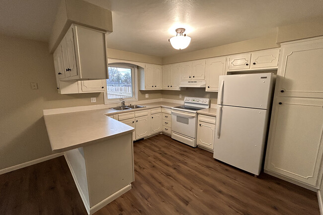 Kitchen - 1832 Nancy Ave