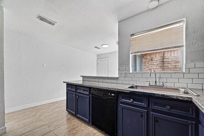 Building Photo - 2223 Courtney Ct