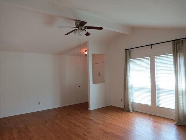 Building Photo - 6803 Rearden Rd