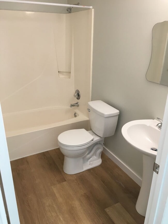 Building Photo - Vero Beach 2 Bedroom 1 Bath