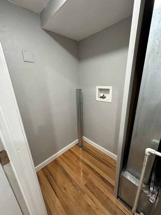 Building Photo - 95top