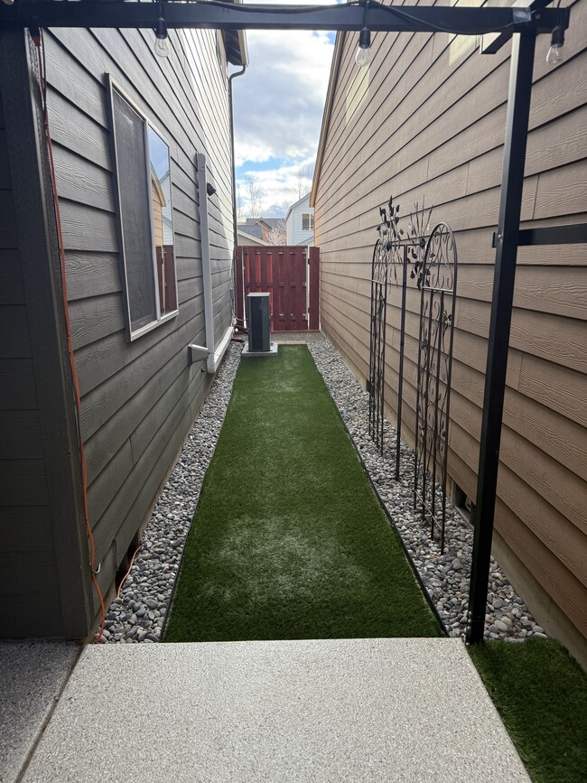 Building Photo - 20565 Sun Meadow Way