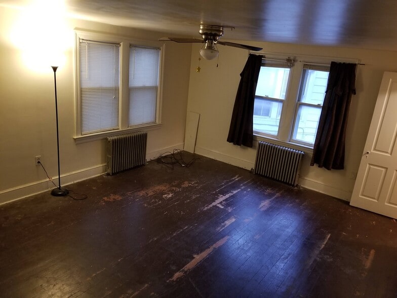 Building Photo - 982 Wayne Ave