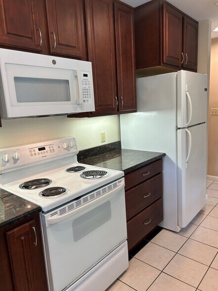 Kitchen - 1488 Mitchell Ave