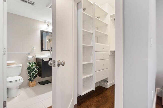 Building Photo - 12 Mohawk St