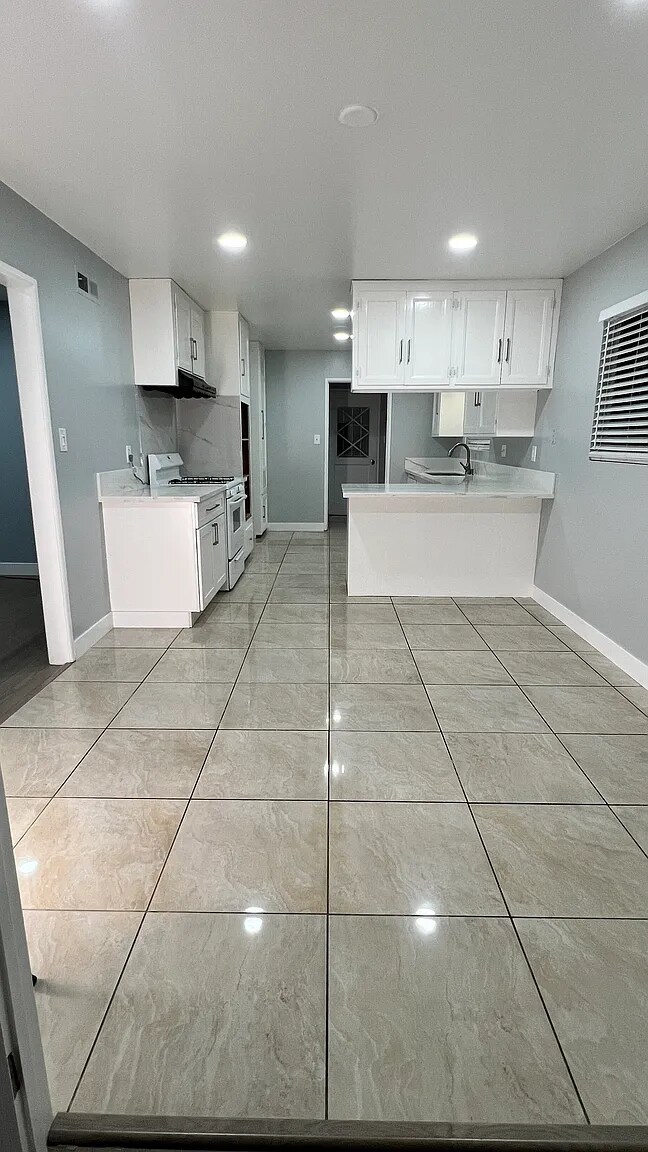 Dining Room - 15503 Bloomfield Ave