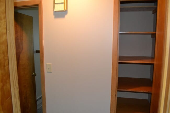 Building Photo - Nice 3-4 Br, 2 Bath Ranch style home, fenced in yard, garage, patio, full basement