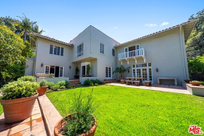 Building Photo - 1004 N Beverly Dr