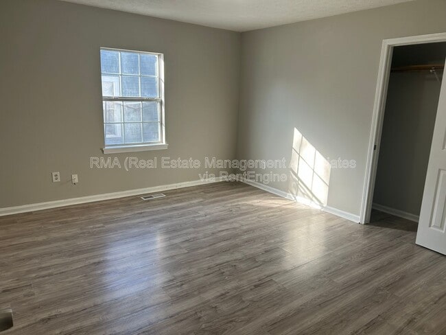 Building Photo - 214 W Central Ave