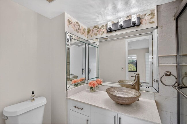 Building Photo - 7142 Golf Colony Ct