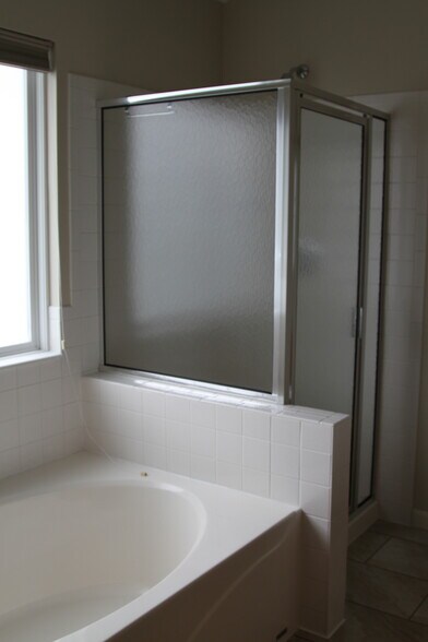 master bath - 9168 Belvedere Ct