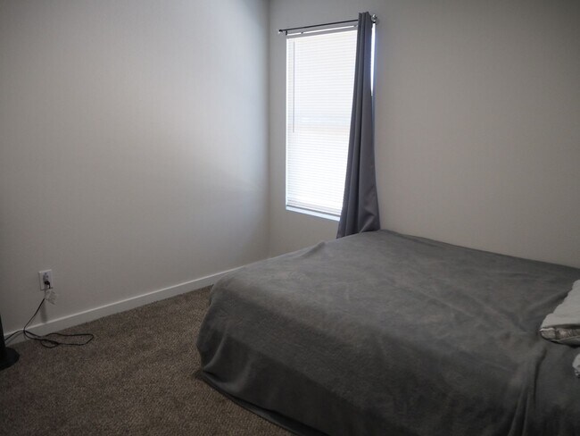 Building Photo - 4 Bed 2.5 Bath Duplex in Ft Worth