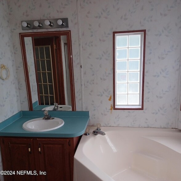 Building Photo - 463 Logan Ave