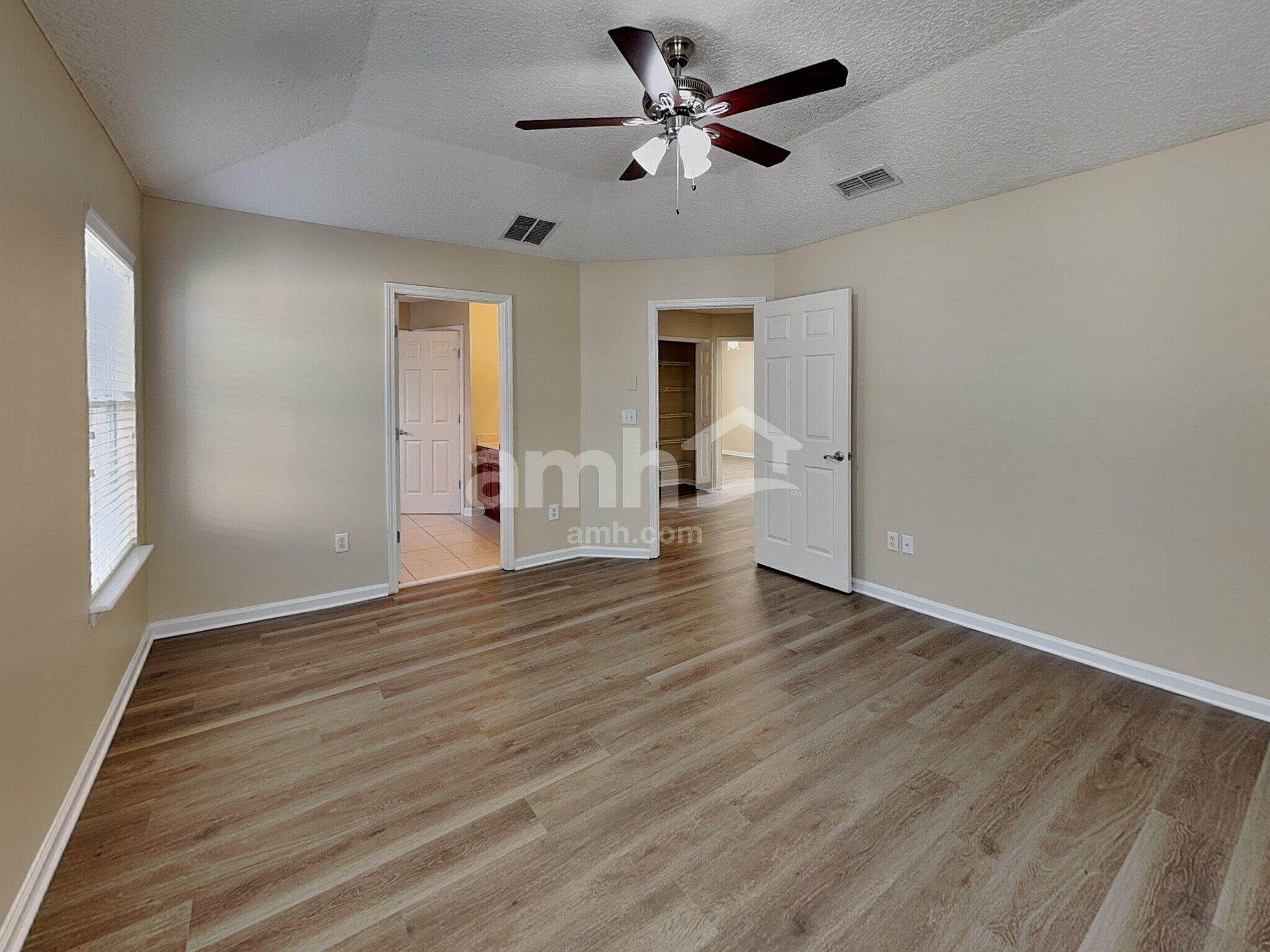 Building Photo - 6285 Pendragon Pl